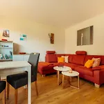 Apartment Little Red Wood